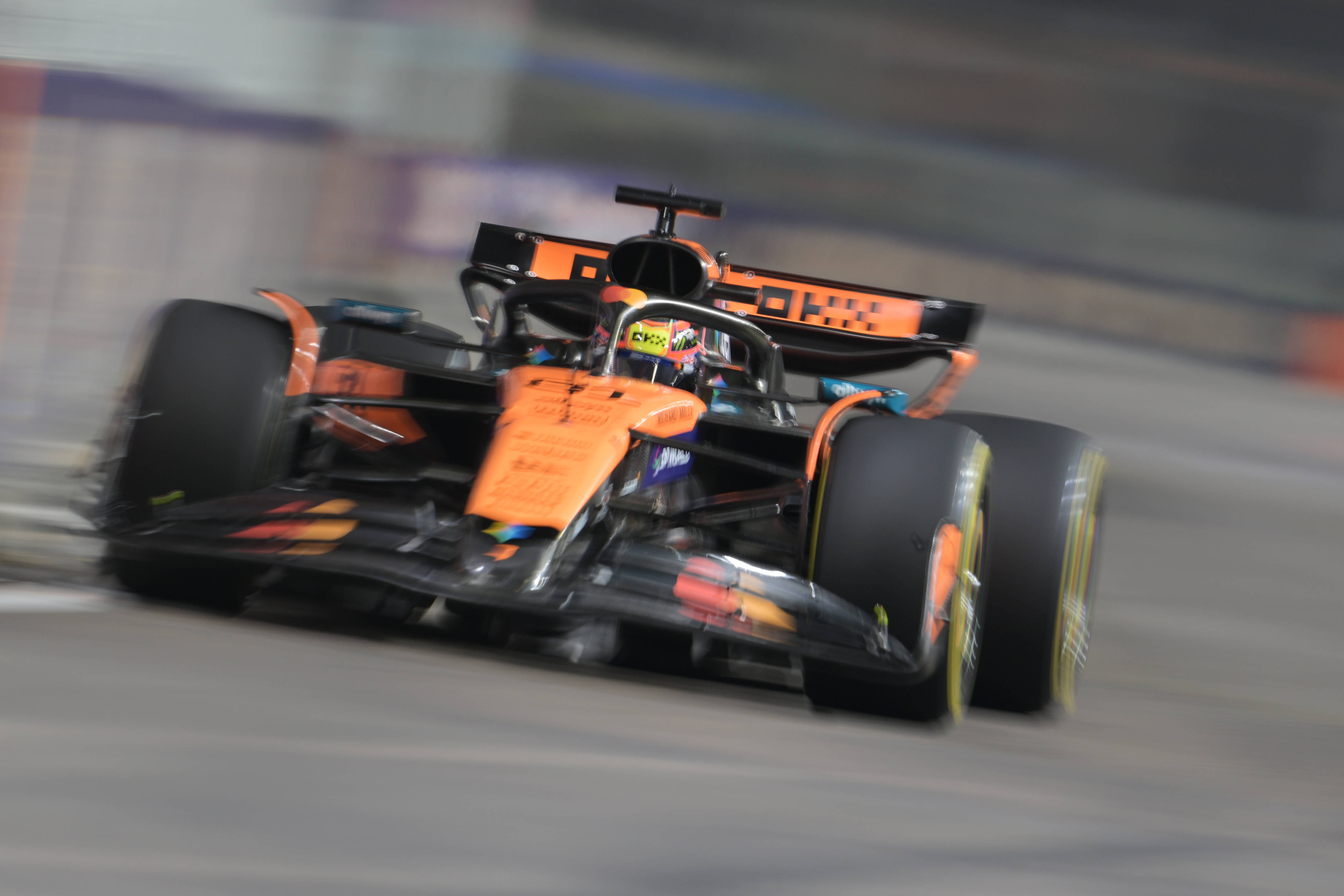 红牛二队鏖战迈凯伦,汉密尔顿状态火热 红牛二队鏖战迈凯伦,汉密尔顿状态火热