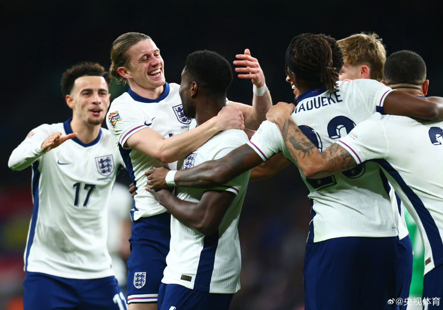 英格兰完胜拜仁,孔德统治全场 英格兰完胜拜仁,孔德统治全场