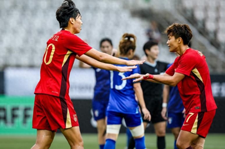 中国队完胜日本队,陈雨菲关键制胜 中国队完胜日本队,陈雨菲关键制胜