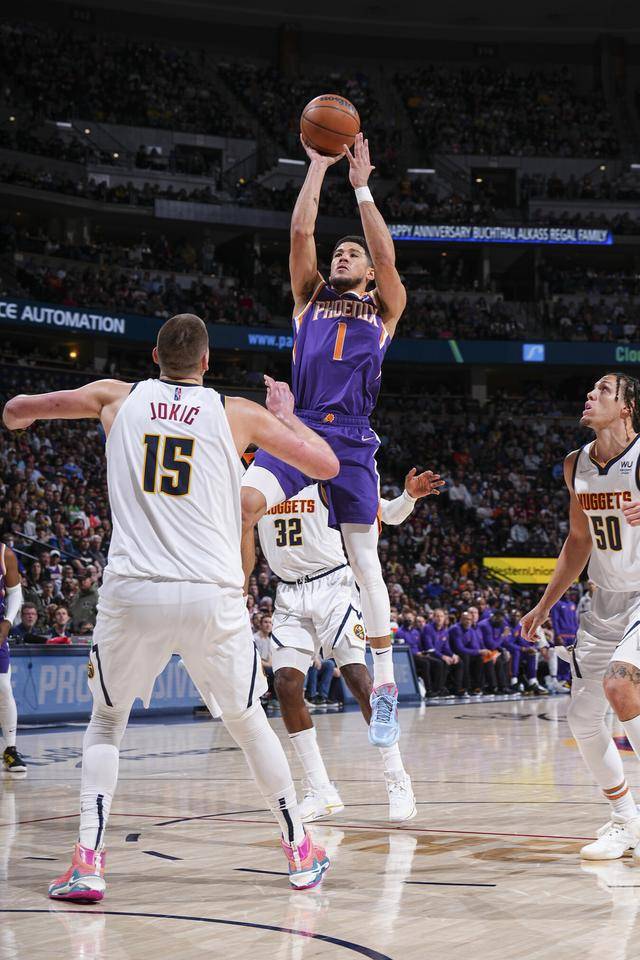 山西队鏖战新疆队，布克惊艳四座