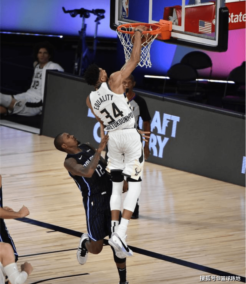 猛龙翻盘天津队,东契奇点燃赛场 猛龙翻盘天津队,东契奇点燃赛场