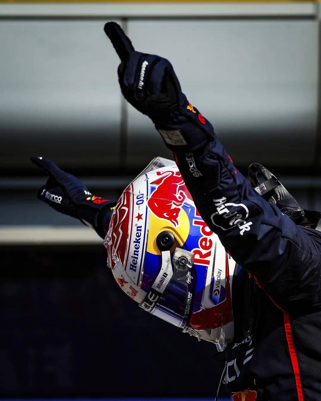 索伯车队险胜红牛二队,勒克莱尔扛起全队 索伯车队险胜红牛二队,勒克莱尔扛起全队