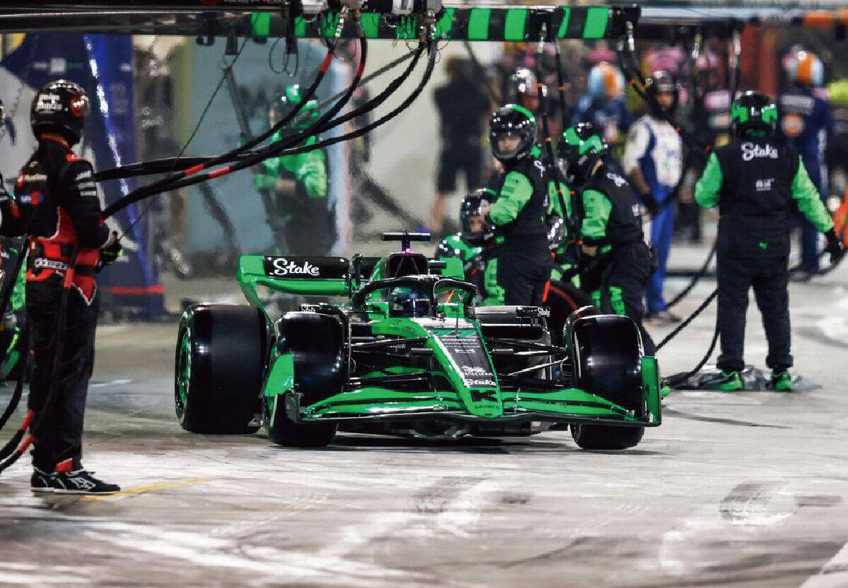 索伯车队逆转红牛二队，周冠宇扛起全队