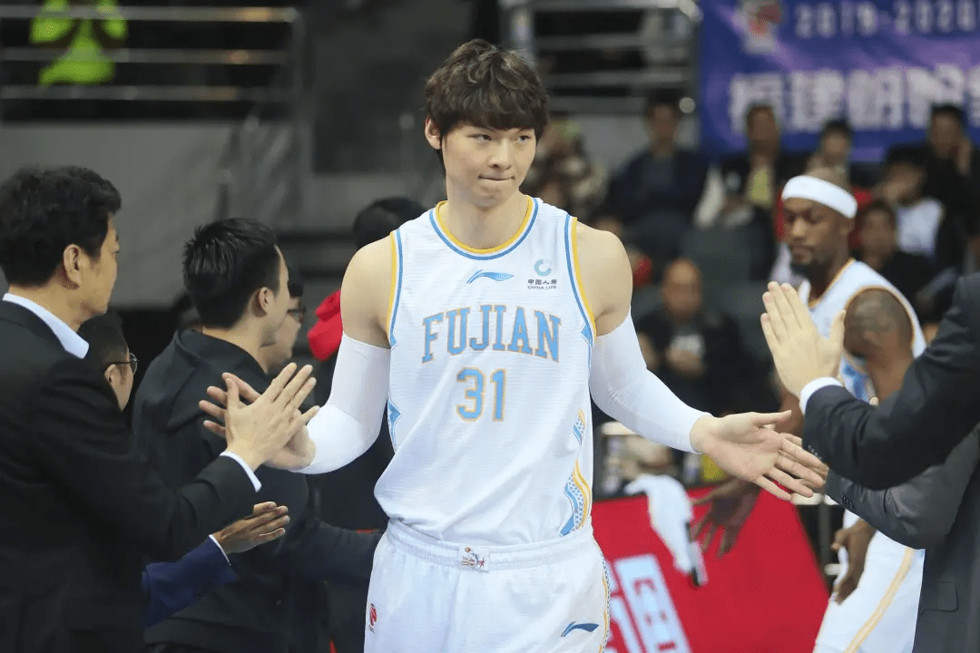 江苏队绝杀天津队，王哲林统治全场