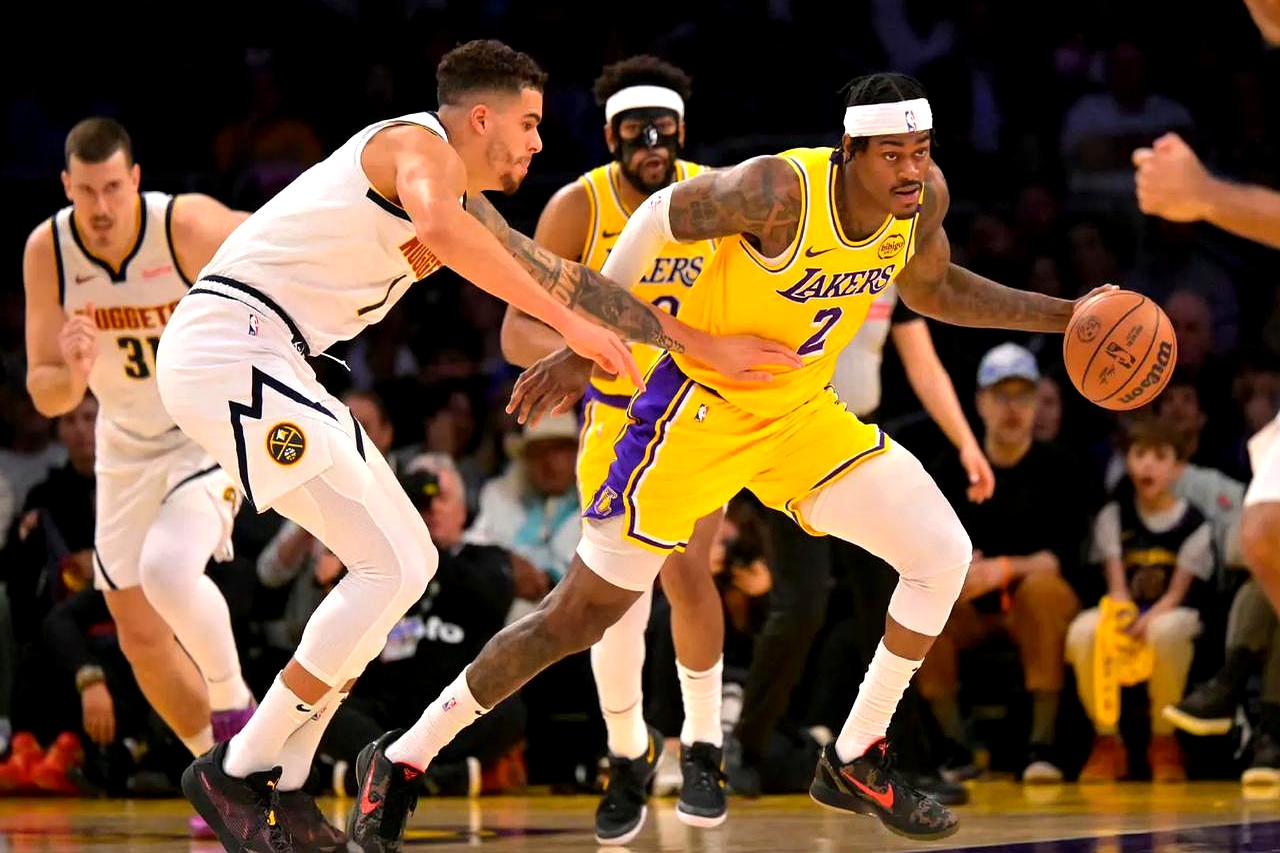 湖人横扫掘金，霍勒迪带队取胜