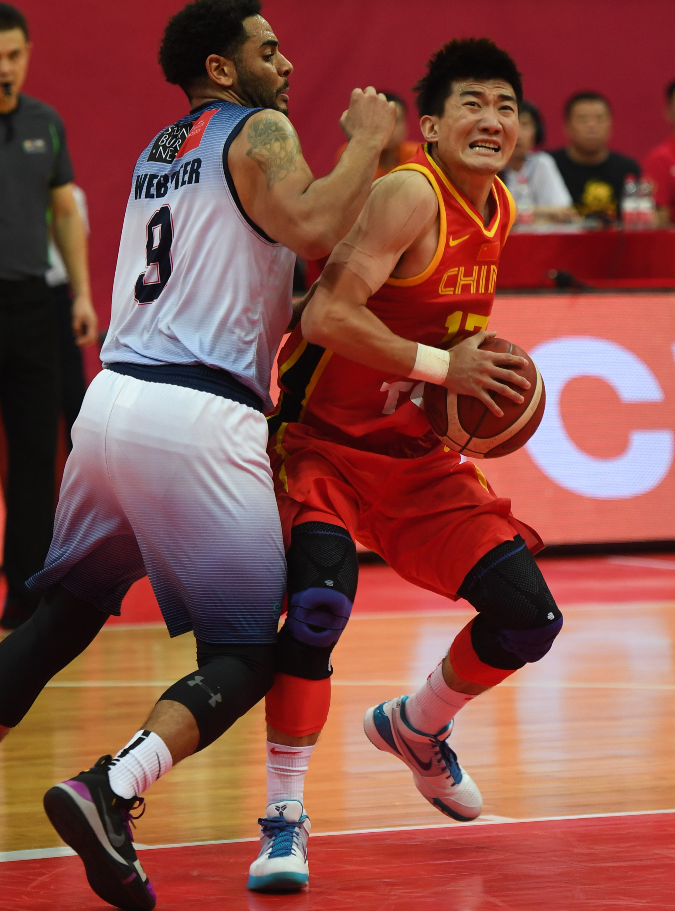 由球员表现看出的联赛激烈对抗 由球员表现看出的联赛激烈对抗