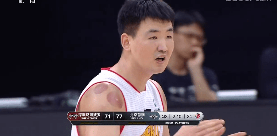 广州队逆转北京队，布克关键制胜