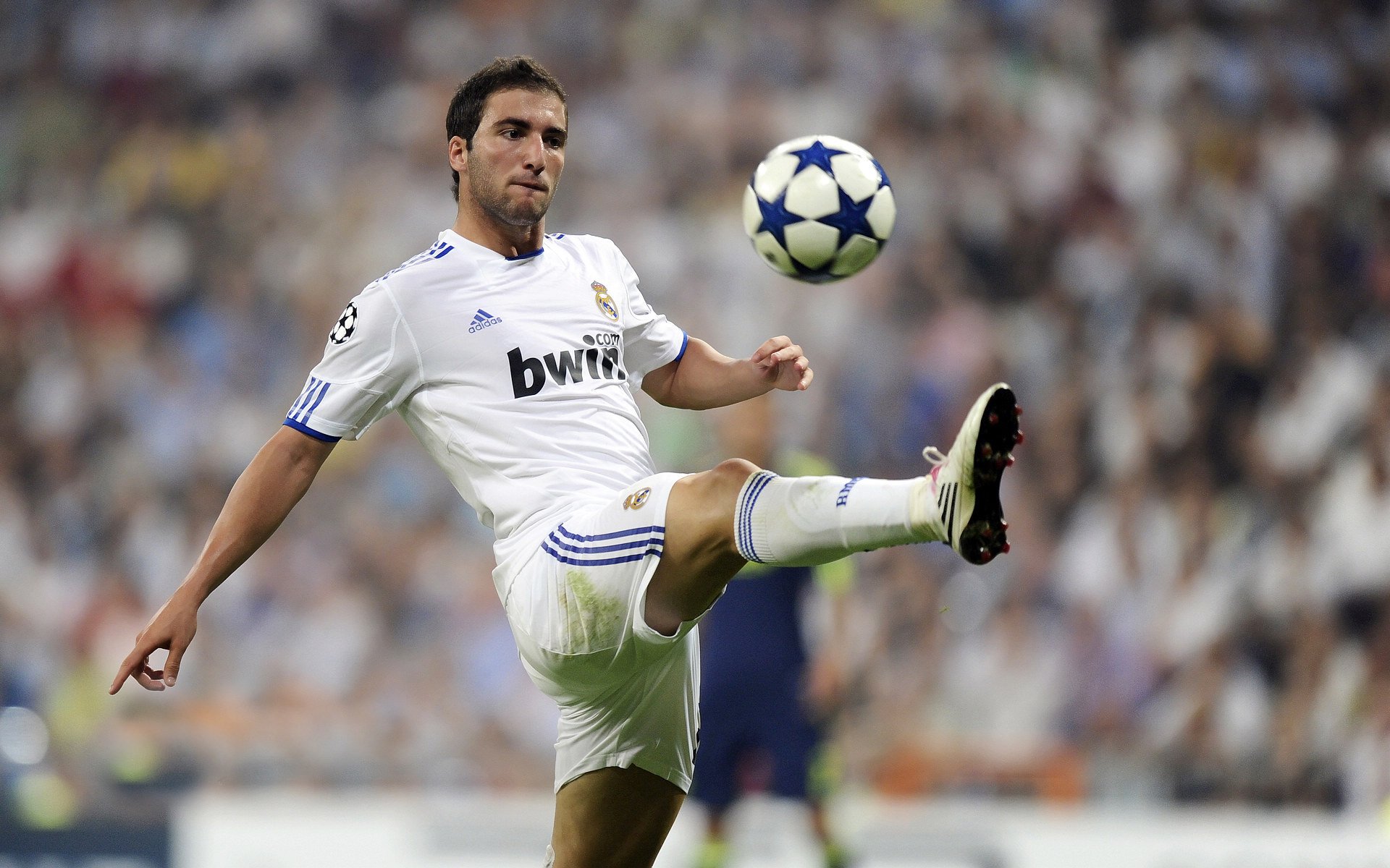 保罗末节导演逆转好戏，雄鹿轻取凯尔特人显冠军底蕴